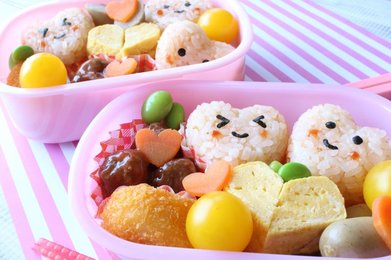 mẹ Nhật phải tỉ mỉ sắp xếp hộp cơm bento mẹ Nhật phải tỉ mỉ sắp xếp hộp cơm bento